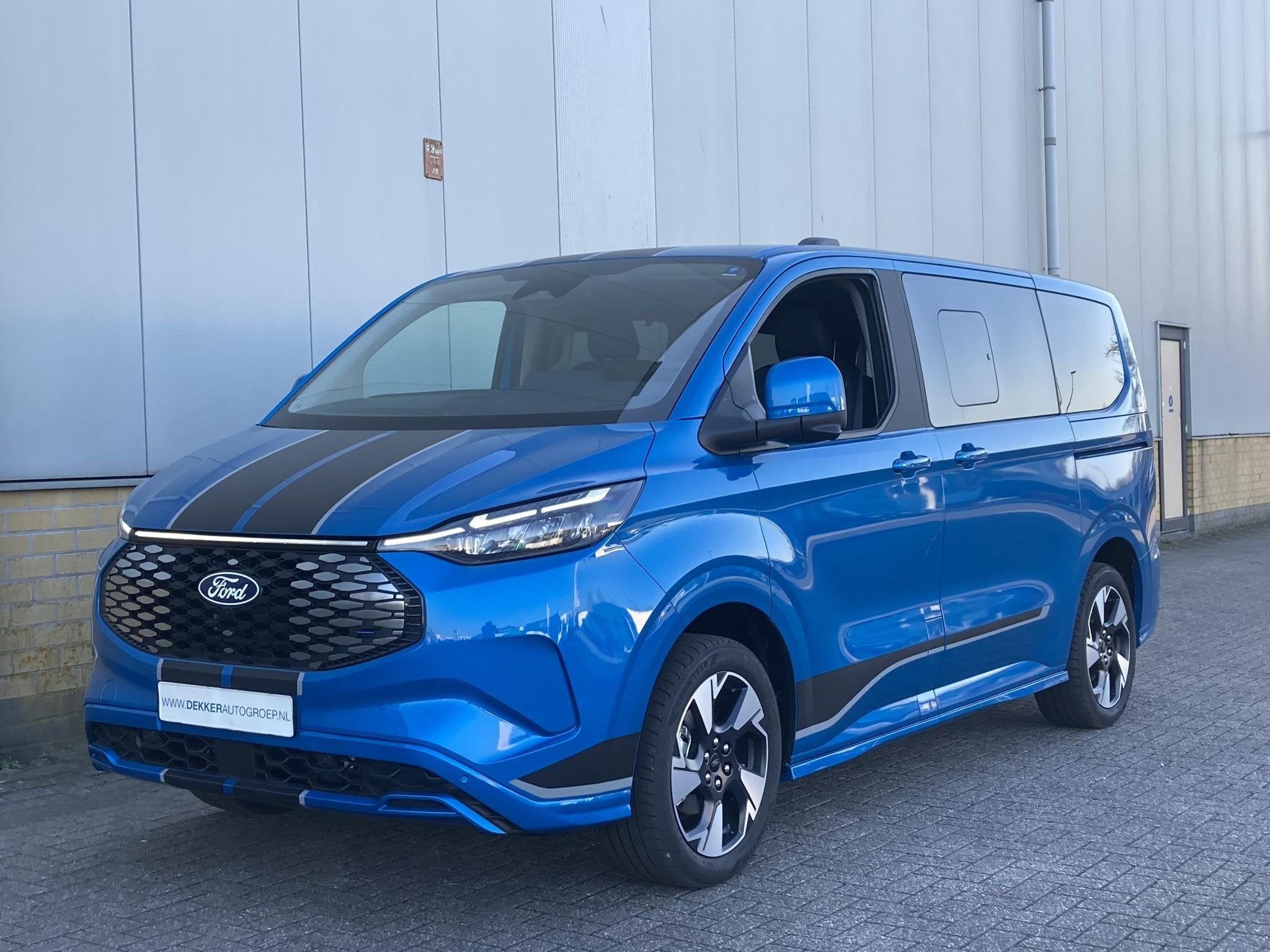 Ford E-Custom Tourneo 65kW 218pk Sport 8- 340 L1H1 Sport ELE, Auto's, Automaat, Gebruikt, Overige carrosserieën, 2000 kg