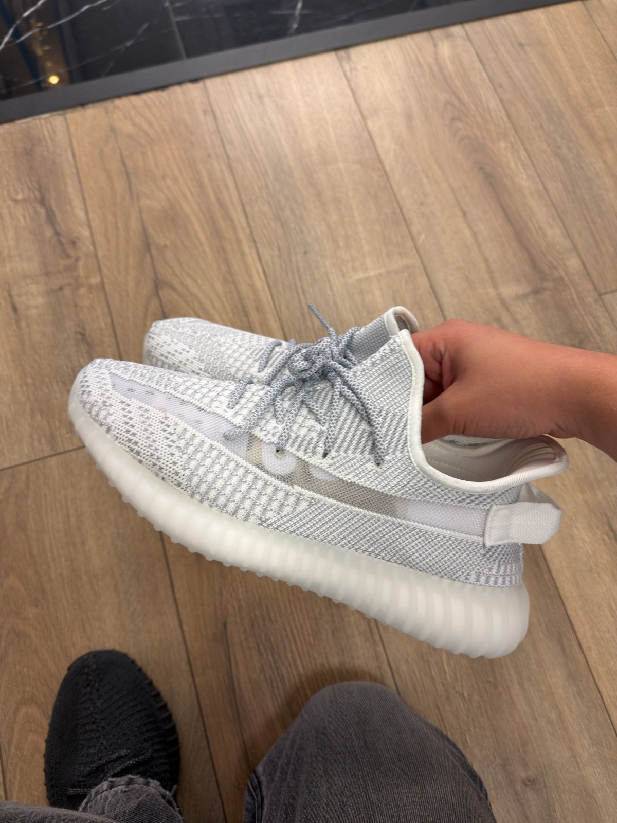 Yeezy Sneakers Maat 44 - Nieuw en Ongebruikt, Ophalen of Verzenden, Nieuw, Wit, Sneakers of Gympen