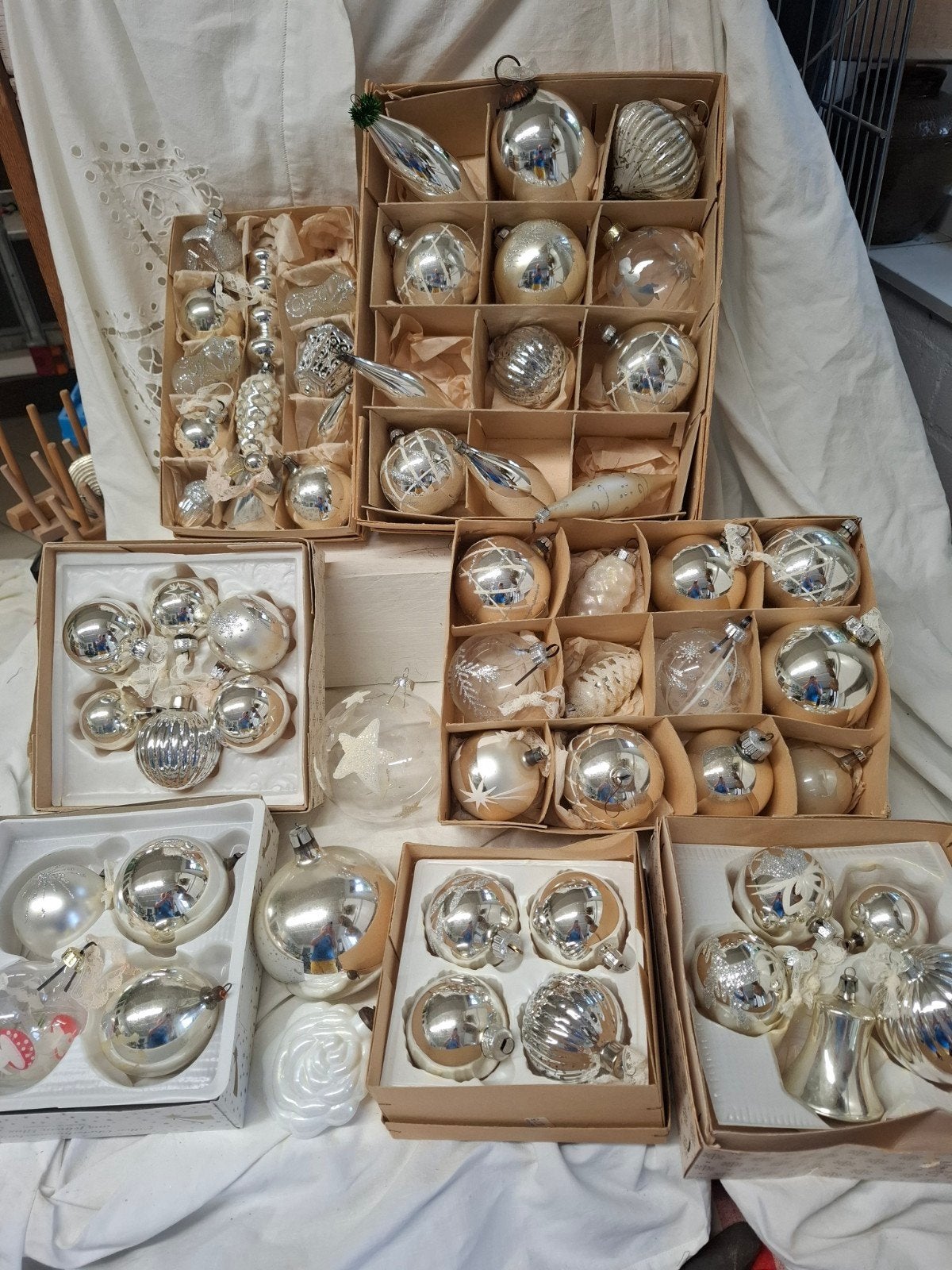 58 oude zilveren glazen kerstballen, Diversen, Kerst, Ophalen of Verzenden