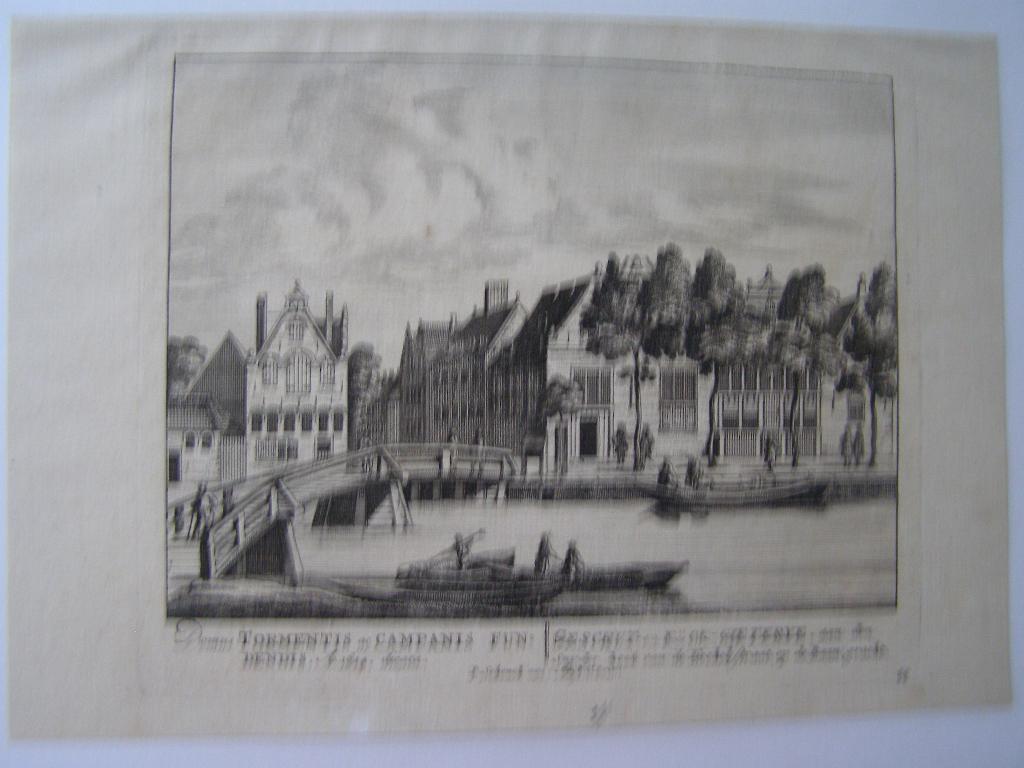 gravure 1708 Geschut en Klok Gieterye Baangracht Amsterdam, Antiek en Kunst, Kunst | Etsen en Gravures, 18 cm, 26 cm, Stadsgezicht