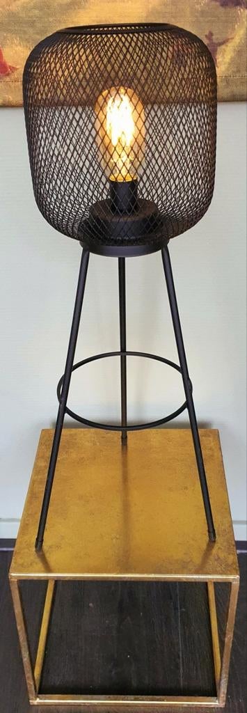 Staande lamp of tafellamp
Design metaalsoort zwart, Ophalen of Verzenden, Zo goed als nieuw, Metaal, 50 tot 75 cm