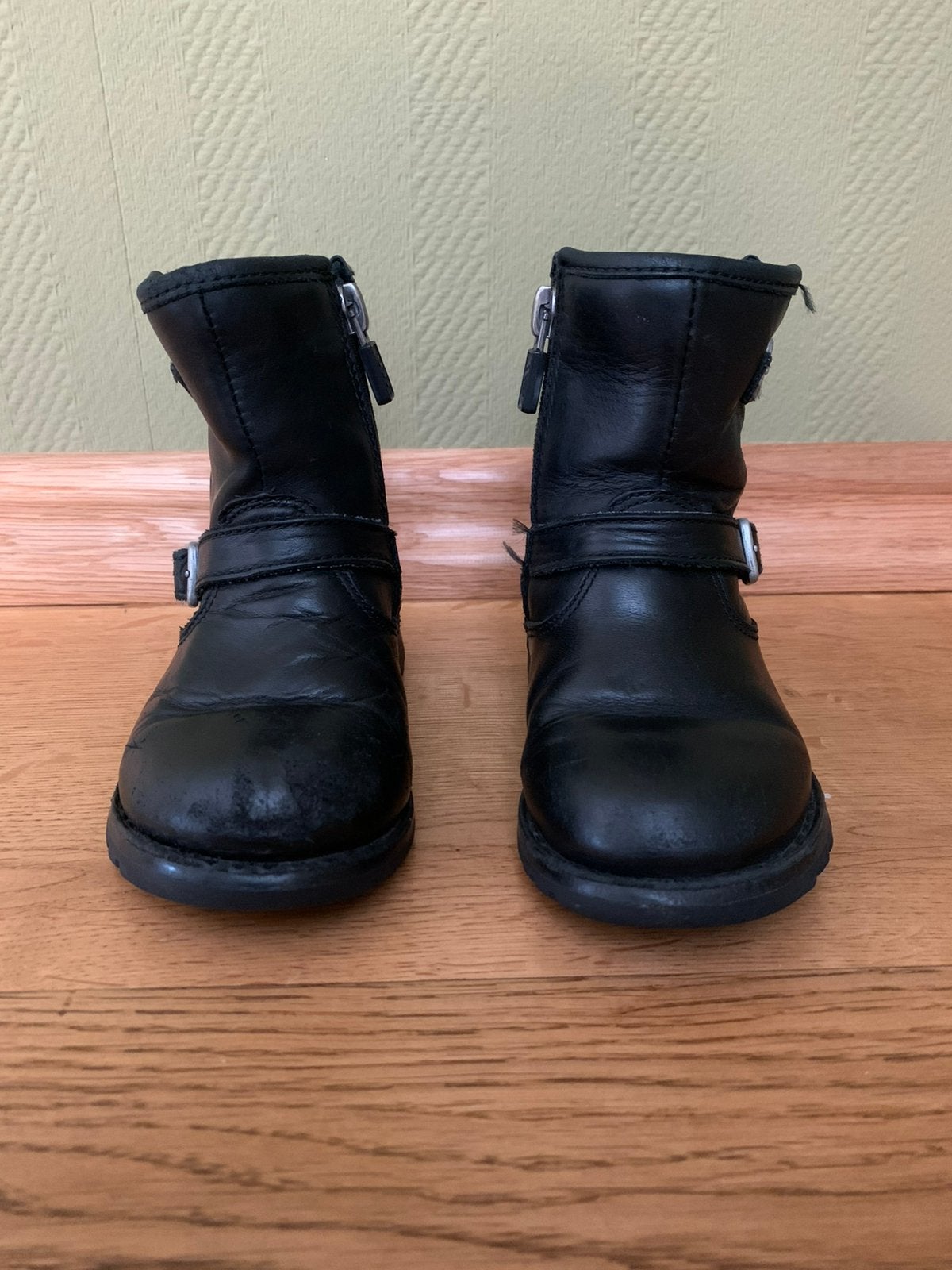 UGG laarsjes, mt. 22.5, Ophalen of Verzenden, Zo goed als nieuw, Meisje, Laarzen