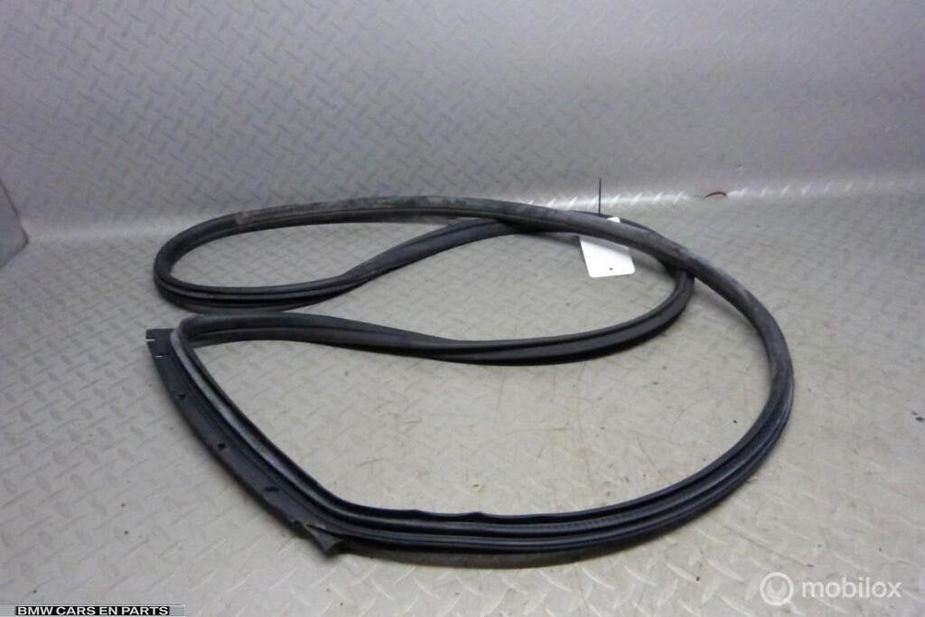 Deurrubber linksvoor BMW 1-serie E81zwart, Gebruikt, Ophalen of Verzenden, BMW, BMW