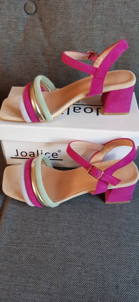 Mooi muiltje sandaaltje pump met hak, Zwart, Zo goed als nieuw, Sandalen of Muiltjes, Ophalen of Verzenden