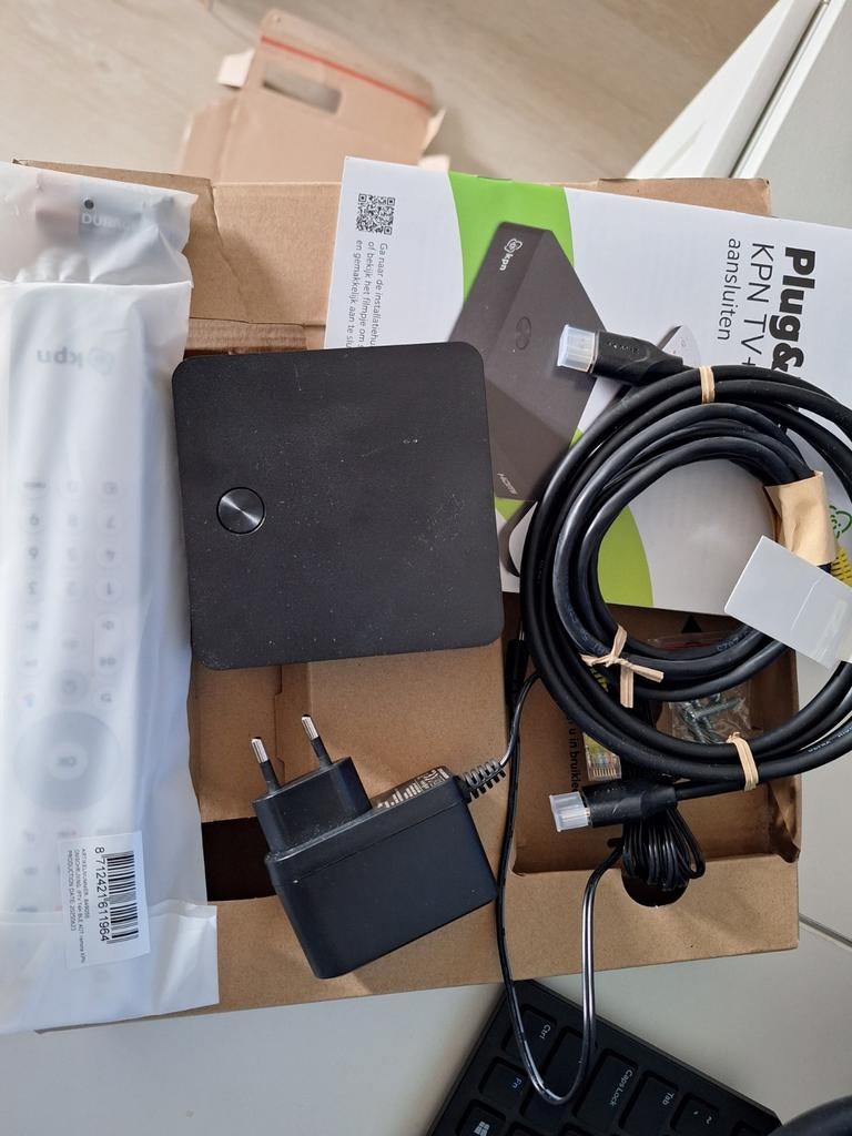 KPN TV+ Decoder met afstandsbediening en kabels, Ophalen, Zo goed als nieuw, Decoder