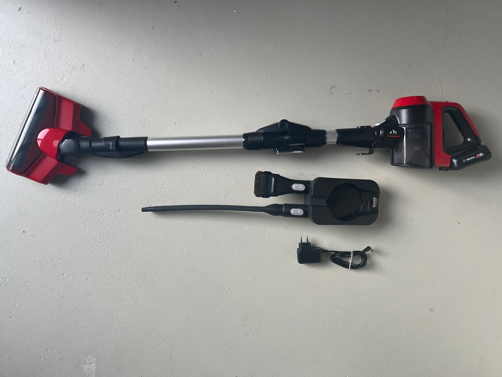 Bosch Unlimited 7 ProAnimal Steelstofzuiger (Rood), Witgoed en Apparatuur, Stofzuigers, Ophalen, Bosch, Draadloos, Zo goed als nieuw