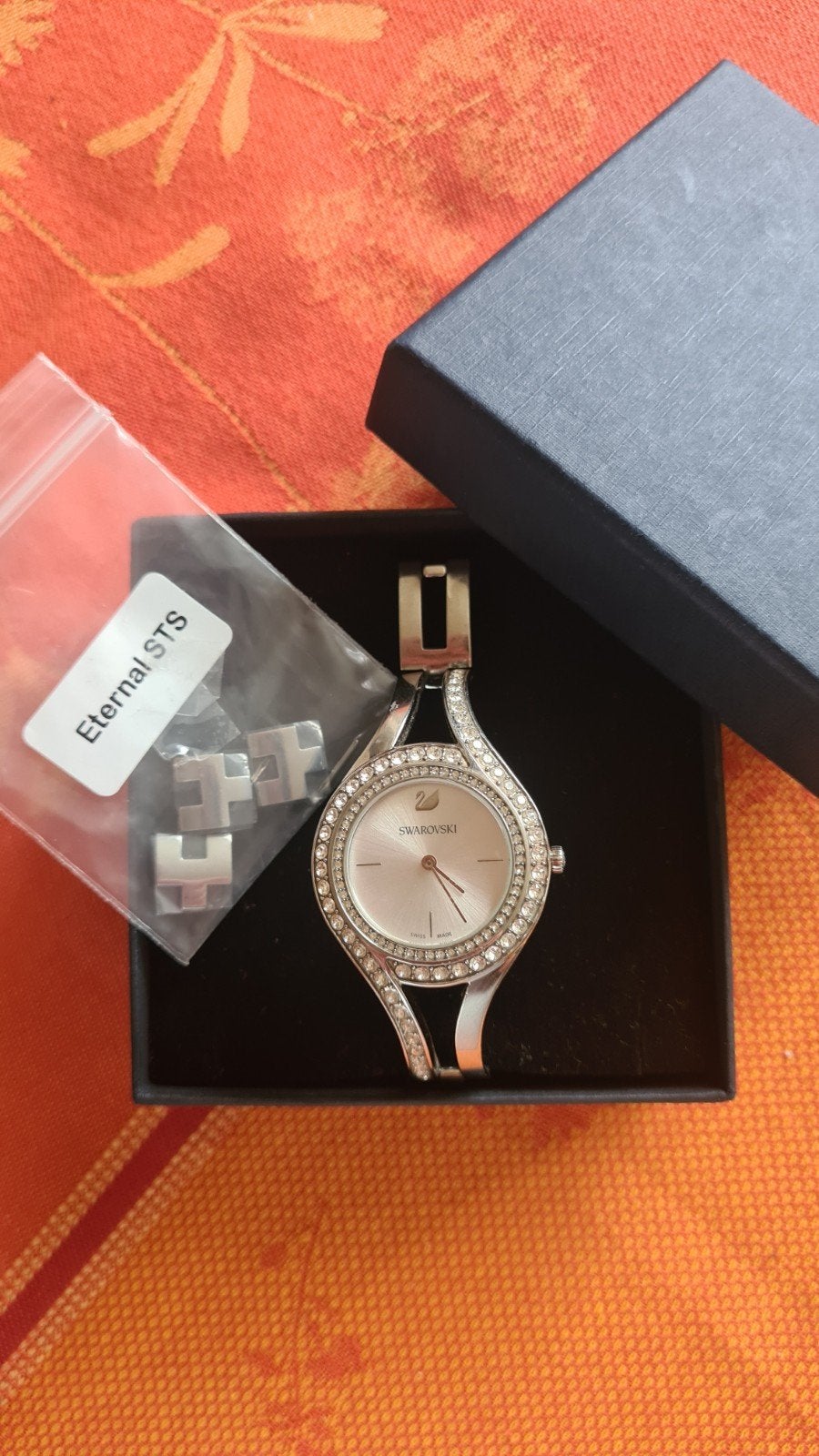 Swarovski zilverkleurig polshorloge, zo goed als nieuw., Overige merken, Staal, Ophalen of Verzenden, Zo goed als nieuw