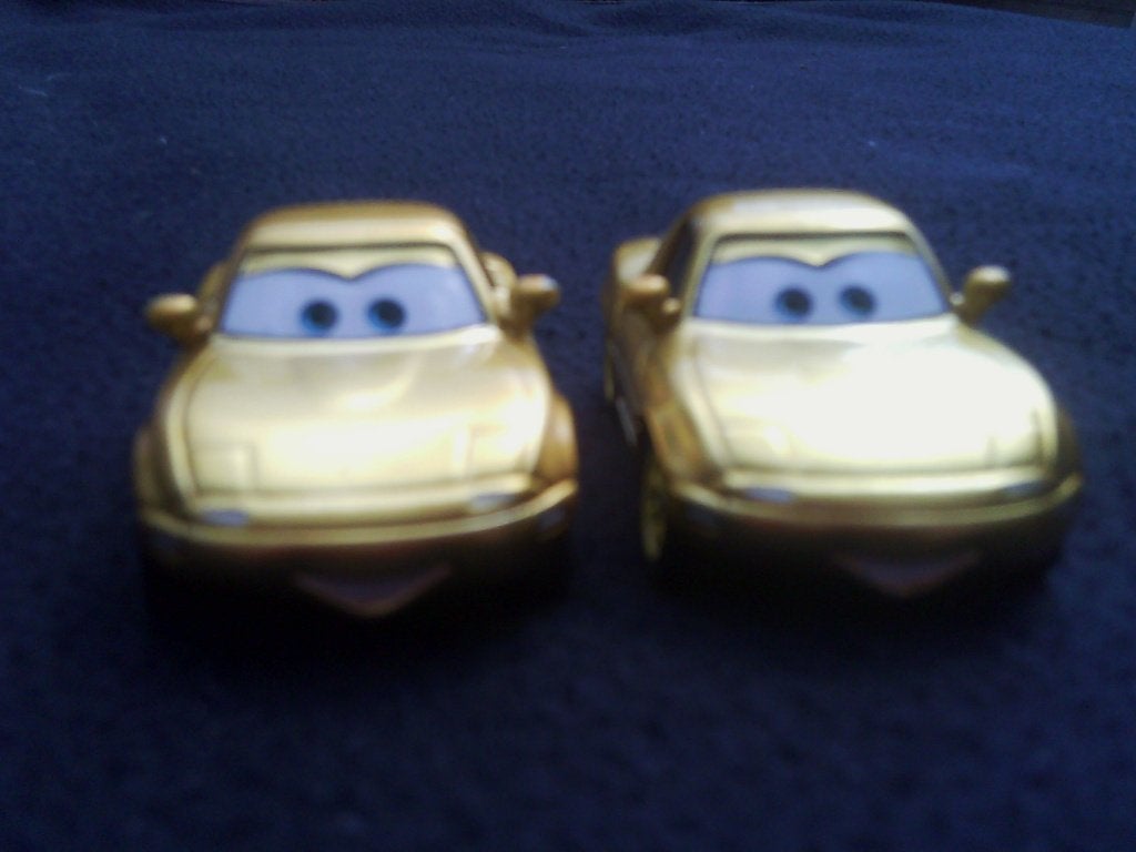 Disney Cars Auto's        Tia & Mia (Gouden Uitvoering), Kinderen en Baby's, Speelgoed | Speelgoedvoertuigen, Zo goed als nieuw