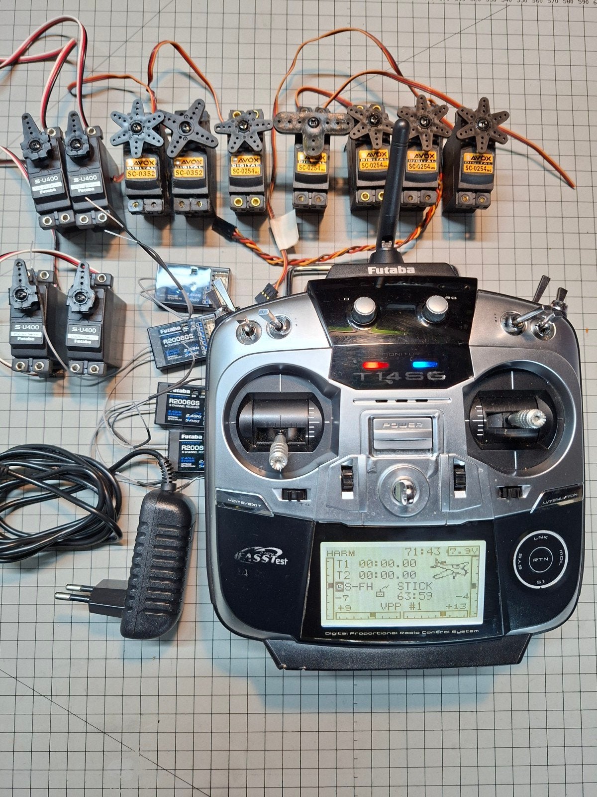 Zenderset. Futaba T14SG + lader