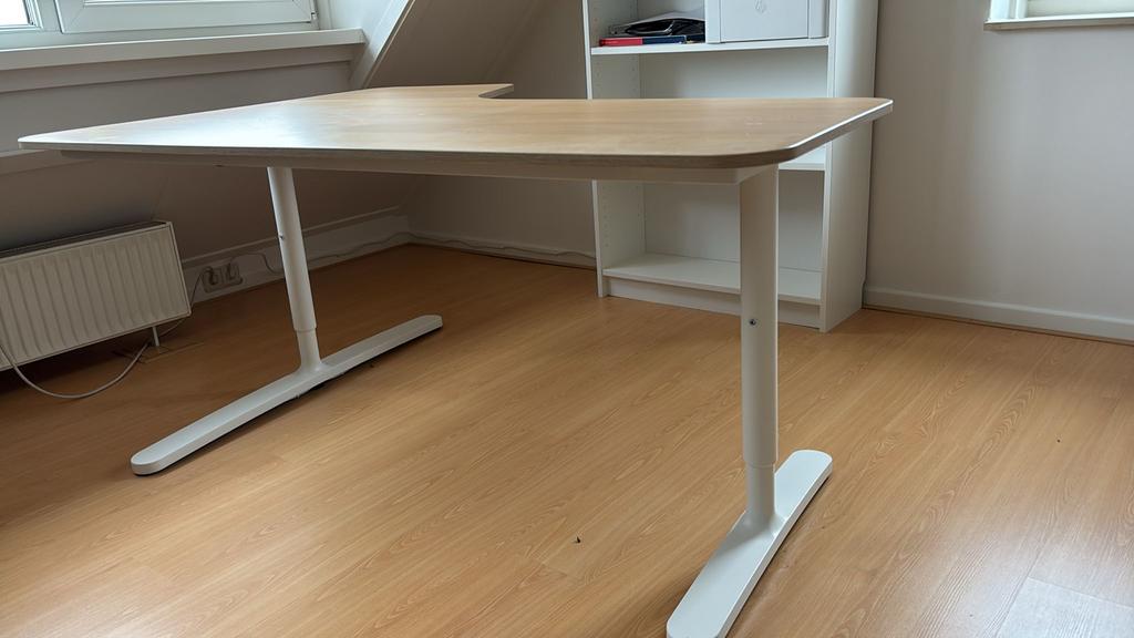 IKEA BEKANT Hoekbureau - Verstelbaar - Licht Hout & Wit, Ophalen, Hout, Hoekbureau, In hoogte verstelbaar