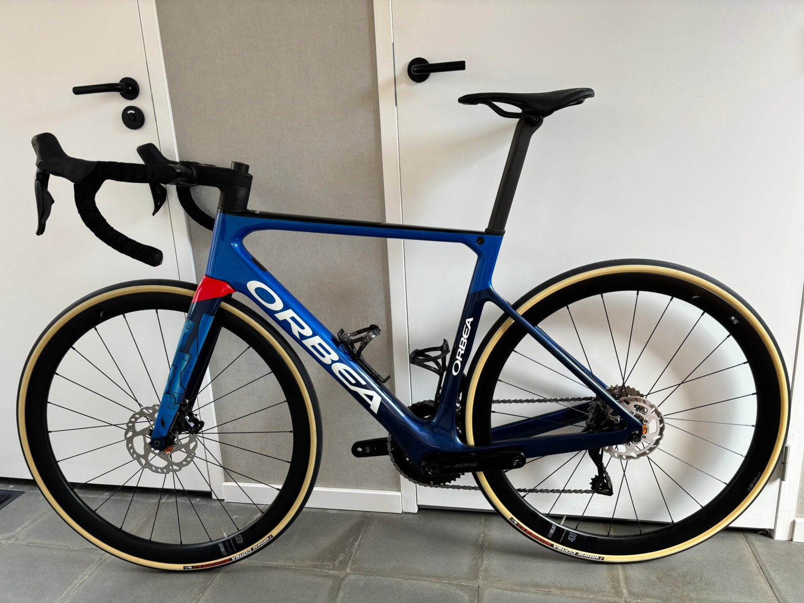 Orbea Orca M30i LTD OMX (2023) – Shimano 105 Di2 – Maat 53, 28 inch, Carbon, Zo goed als nieuw, Meer dan 20 versnellingen