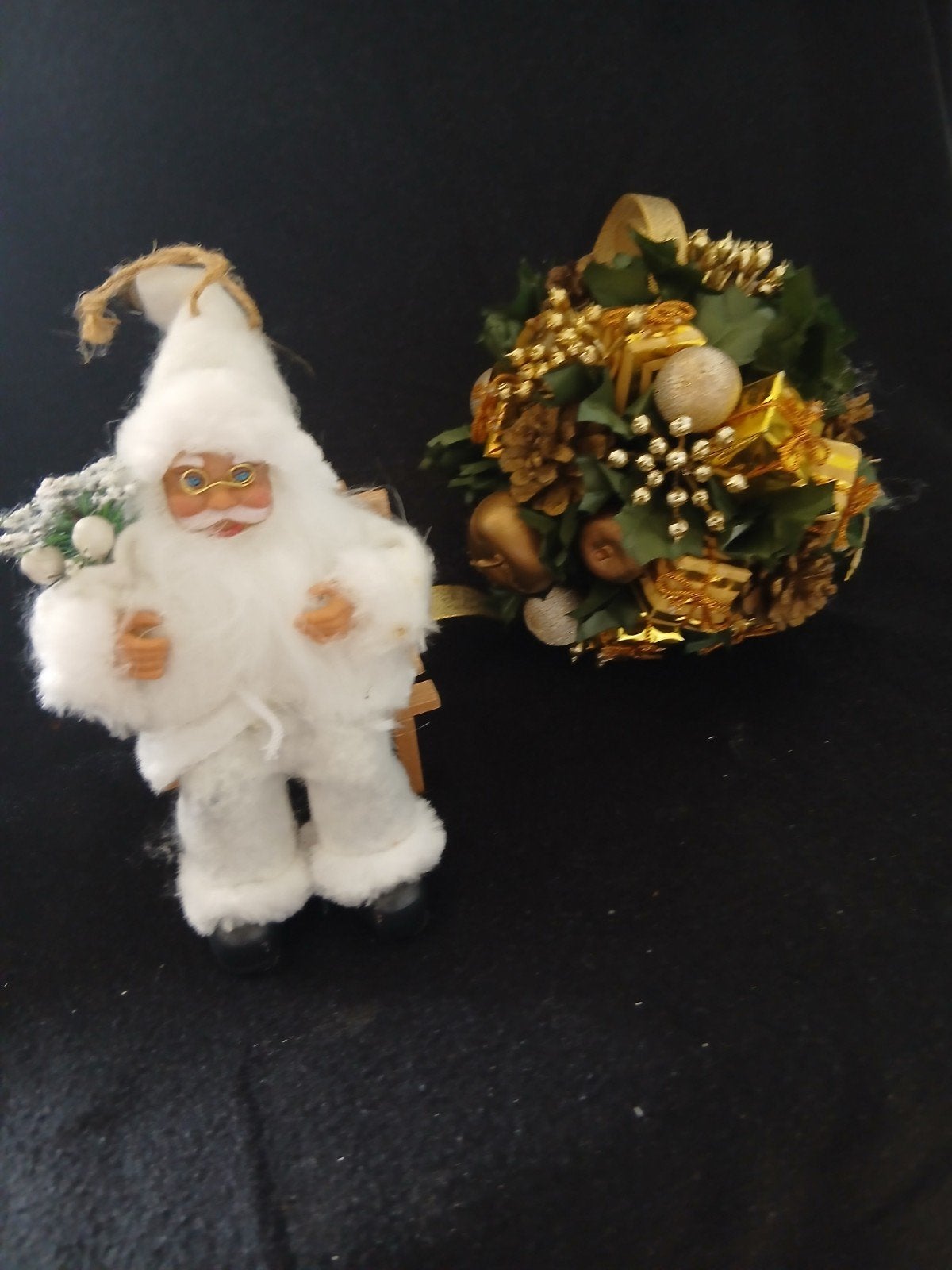 Kerstman wit en groene kerstbol versiering, Diversen, Ophalen of Verzenden