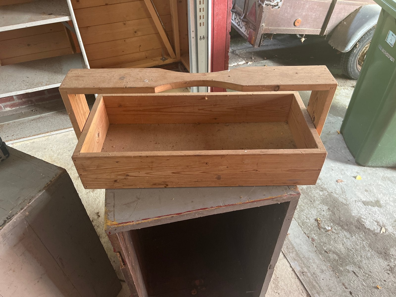Houten gereedschapskist of plantenbak, Ophalen