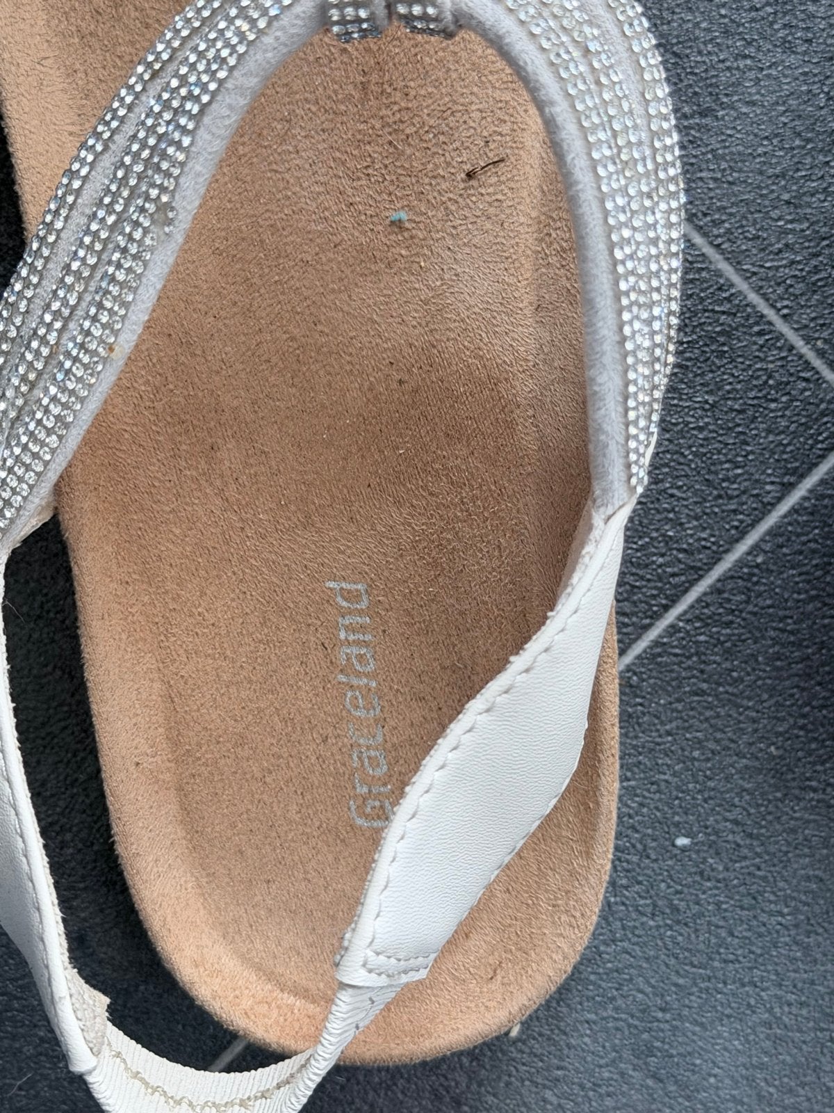 Witte Graceland sandalen met strass - Maat 41, Kleding | Dames, Schoenen, Ophalen of Verzenden, Gedragen, Wit, Sandalen of Muiltjes