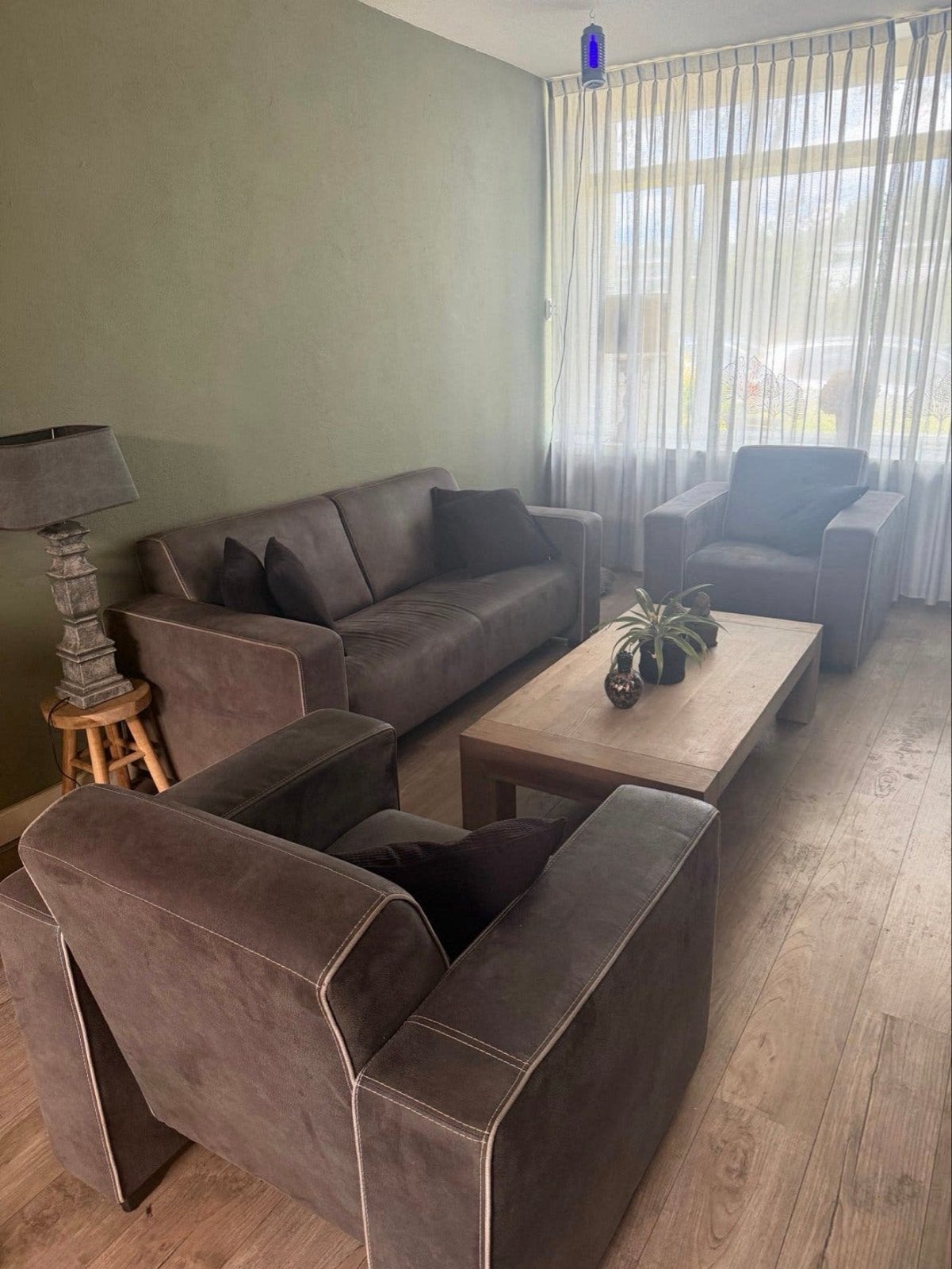 Comfortabele 3-zitsbank, 2 fauteuils en salontafel, Huis en Inrichting, Ophalen, Driepersoons, 75 tot 100 cm, Zo goed als nieuw