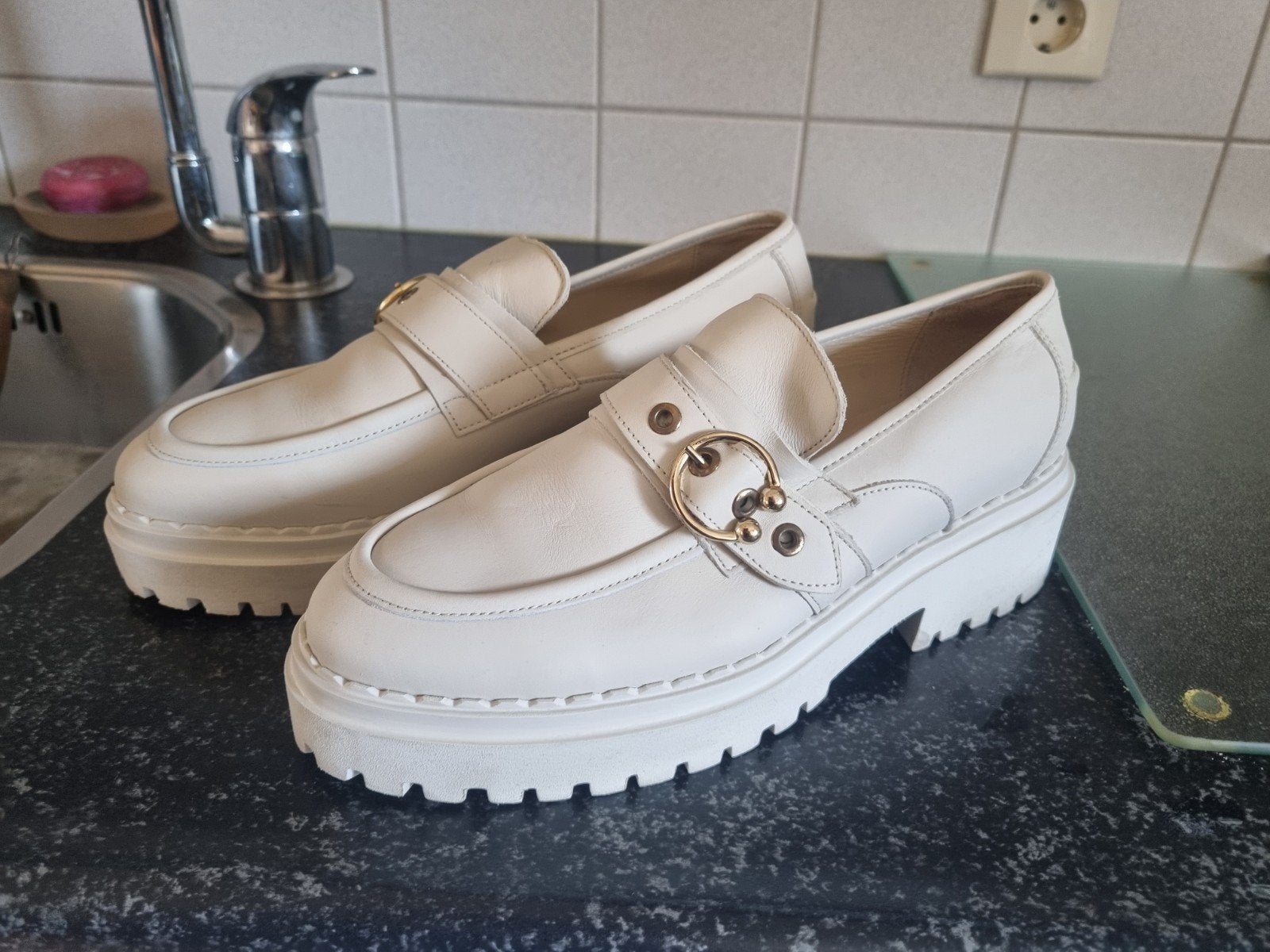 NUBIKK damesschoenen., Ophalen of Verzenden, Zo goed als nieuw, Beige, Sneakers of Gympen