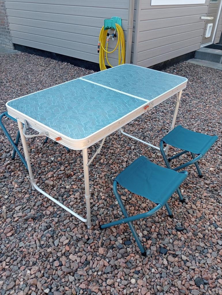 Inklapbare campingtafel plus vier krukjes, Ophalen, Zo goed als nieuw, Campingtafel