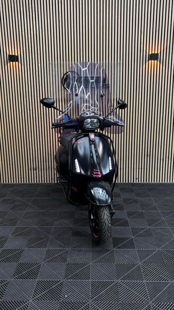Vespa Sprint | Matt Black & Pink |  Facelift | E5+, Fietsen en Brommers, Scooters | Vespa, Overige modellen, Maximaal 45 km/u