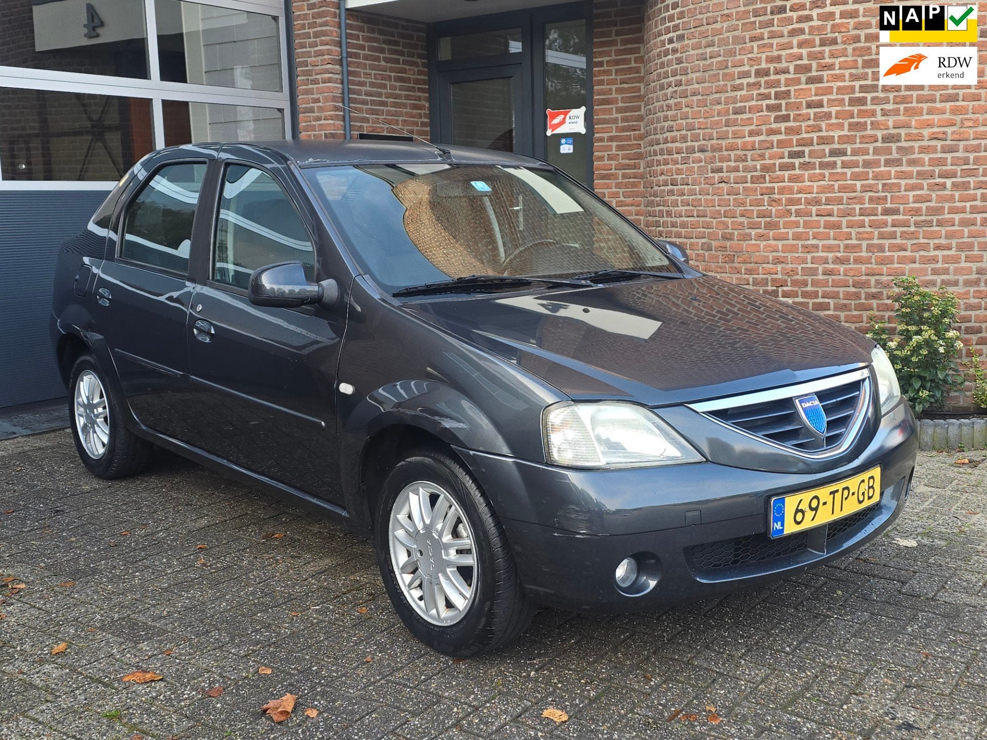 Dacia Logan 1.6-16V Prestige Airco |Trekhaak |Koopje, Auto's, 4 cilinders, Bedrijf, Euro 4, 105 pk