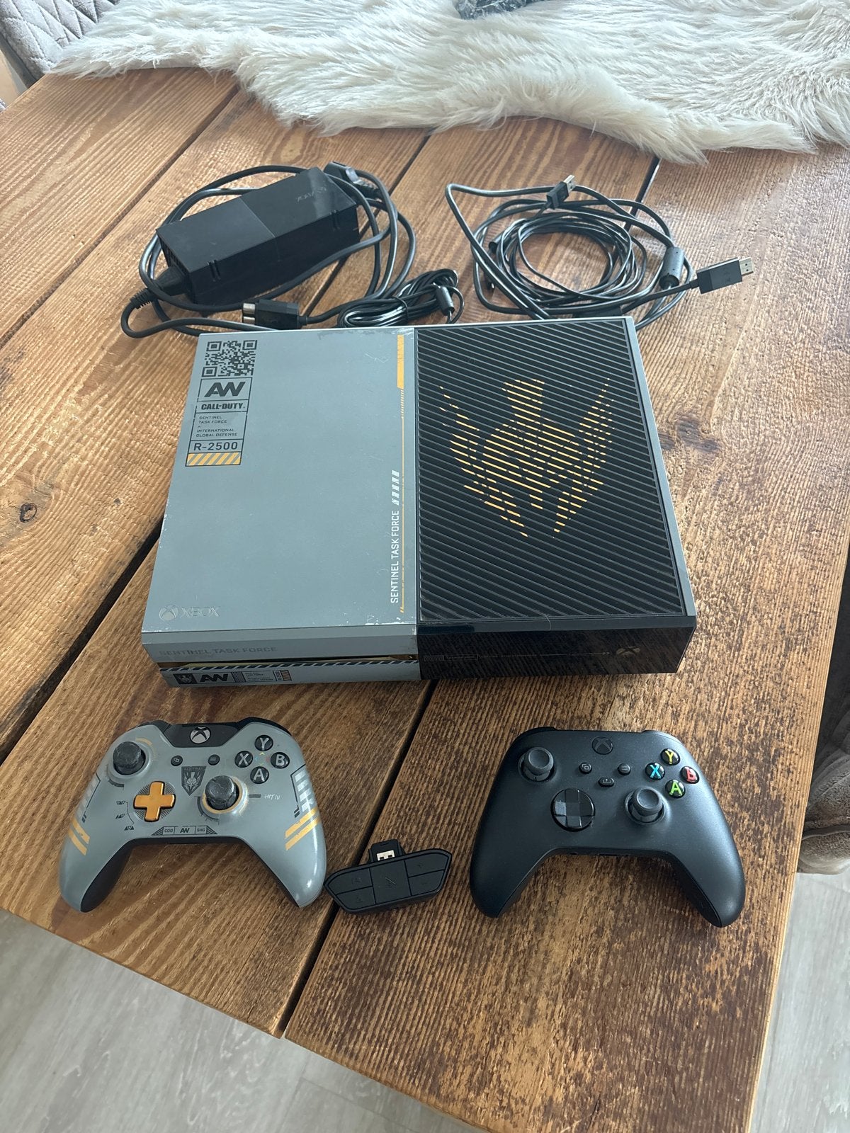 Xbox One Call of Duty Advanced Warfare Limited Edition, Ophalen, Xbox One, Met 2 controllers, Zo goed als nieuw