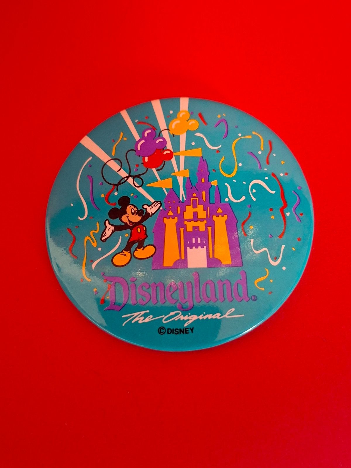 Button DISNEYLAND 7.5 CM, Ophalen of Verzenden, Zo goed als nieuw, Overige onderwerpen
