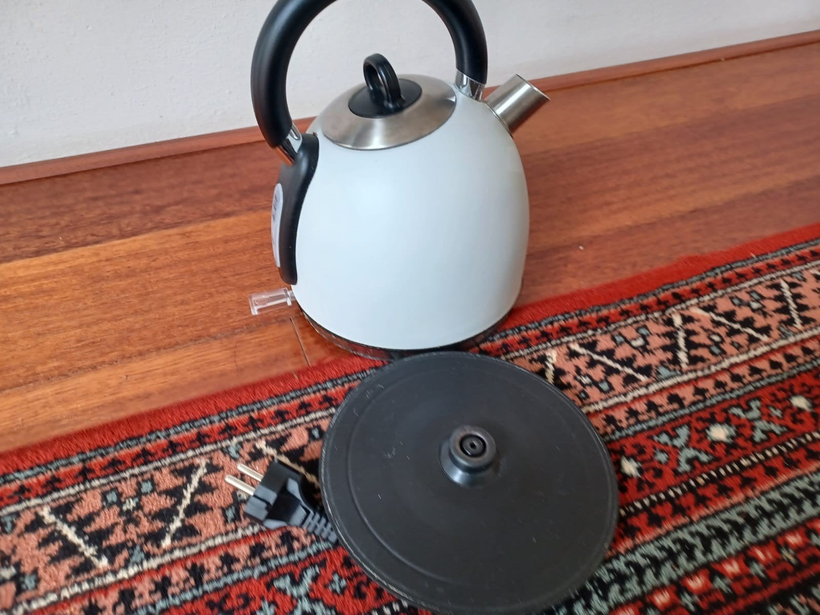 Witte waterkoker met temperatuurmeter - Zo goed als nieuw, 1 tot 2 liter, Ophalen of Verzenden, Zo goed als nieuw, Draadloos