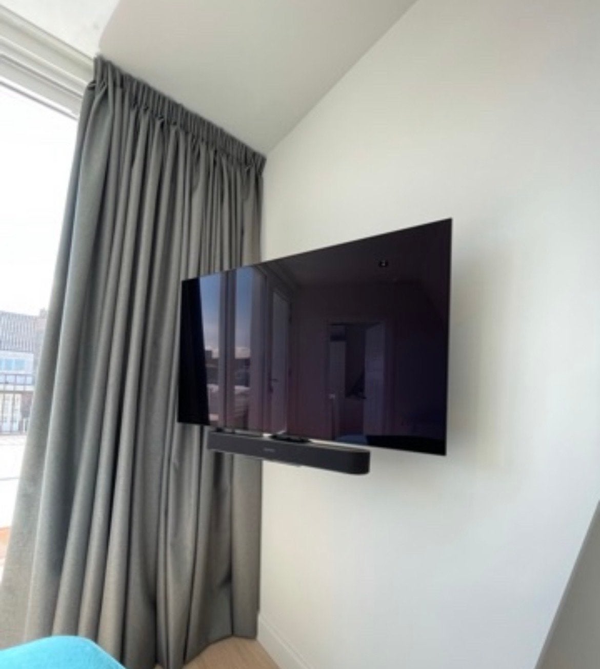 Foto 2 van LG OLED55C7V 55 inch OLED TV - Zonder voet