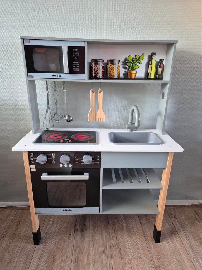 Miele kinderkeuken met accessoires., Ophalen, Zo goed als nieuw