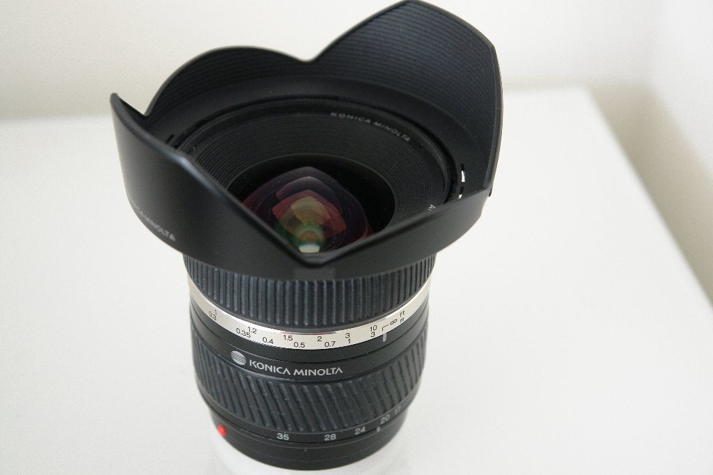 Minolta Sony  AF 17-35 Supergroothoek (2.8/4) A Mounth, Ophalen, Multi-coated, Nieuw, Groothoeklens