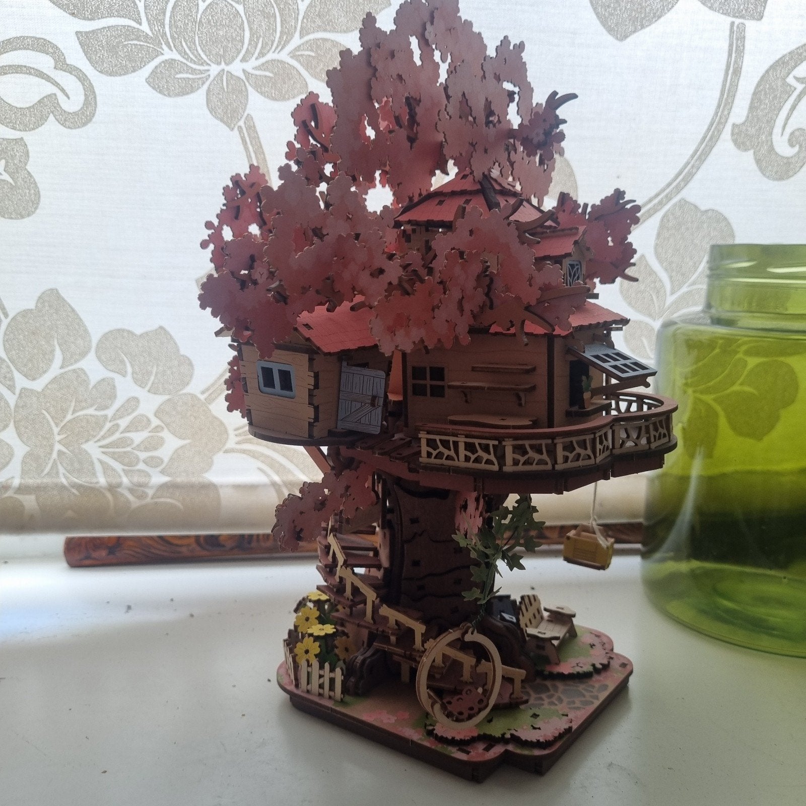 Zelfgemaakte Boomhut Model - Uniek Decoratiestuk, Ophalen of Verzenden, Zo goed als nieuw