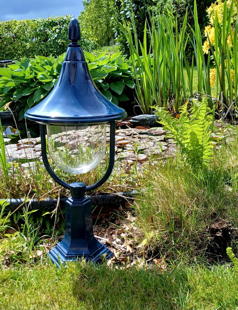 Sokkellamp - metaal - blauw - nieuw, maar wel paar plekjes, Tuin en Terras, Staande lamp, Nieuw, Ophalen of Verzenden, Netvoeding