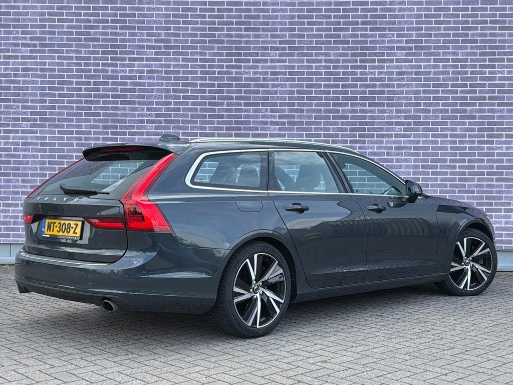 Volvo V90 2.0 T5 Momentum | Dealer onderhouden | Trekhaak |, 15 km/l, 1969 cc, 93 €/maand, Zilver of Grijs
