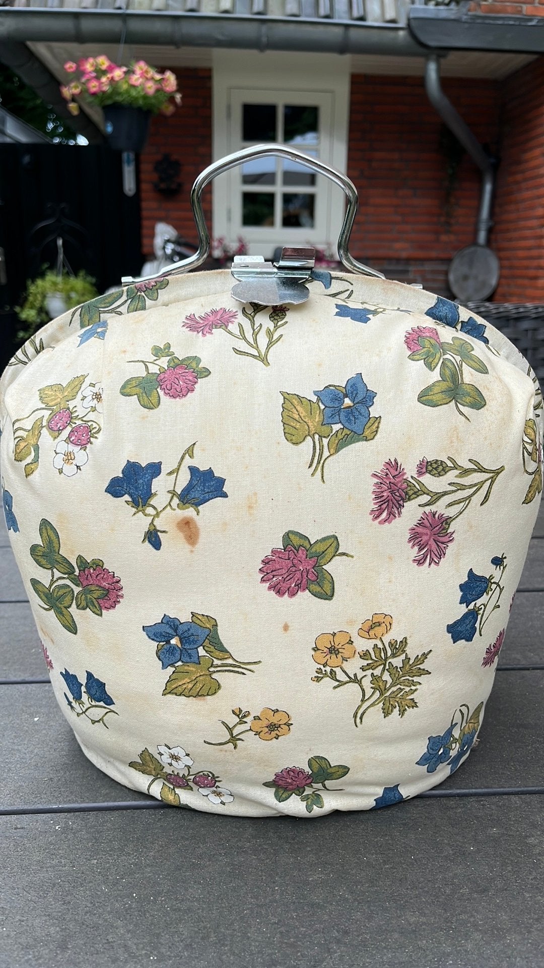 theemuts TMI met bloemen, Ophalen of Verzenden, Gebruikt