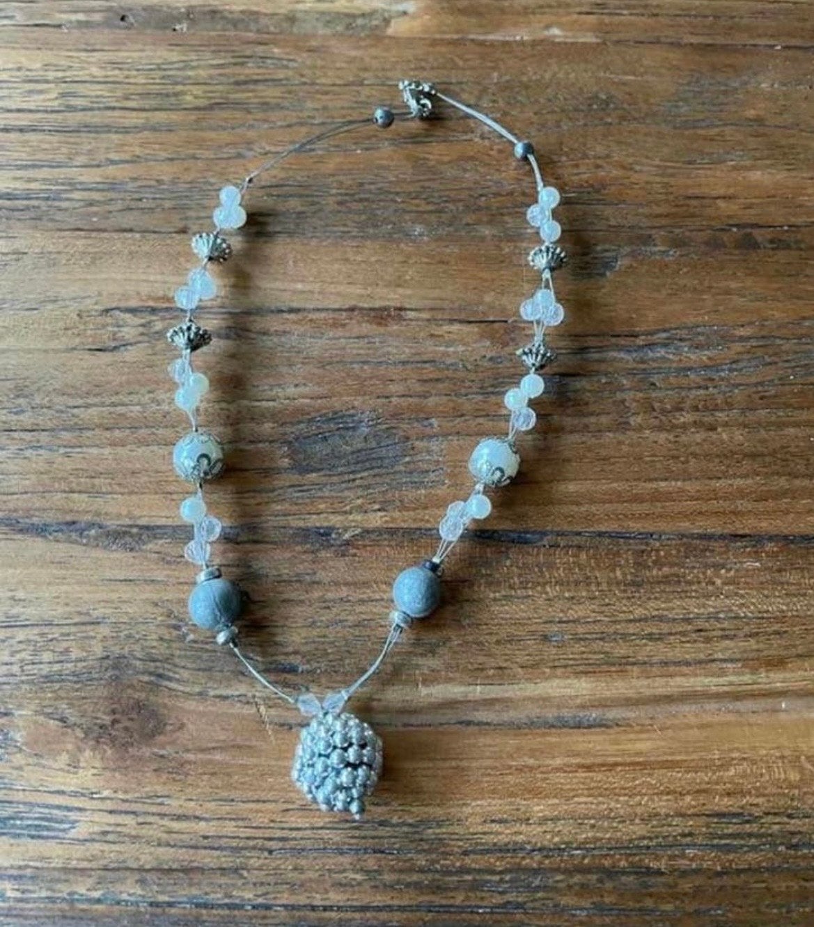 Elegante kralenketting met hanger - Grijs/Wit, Sieraden, Tassen en Uiterlijk, Kettingen, Ophalen of Verzenden, Zo goed als nieuw