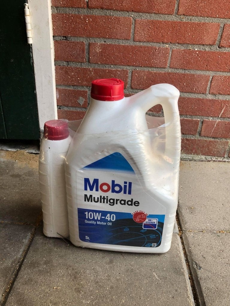 Te koop Mobile Multigrade 10W-40 motorolie, Ophalen of Verzenden