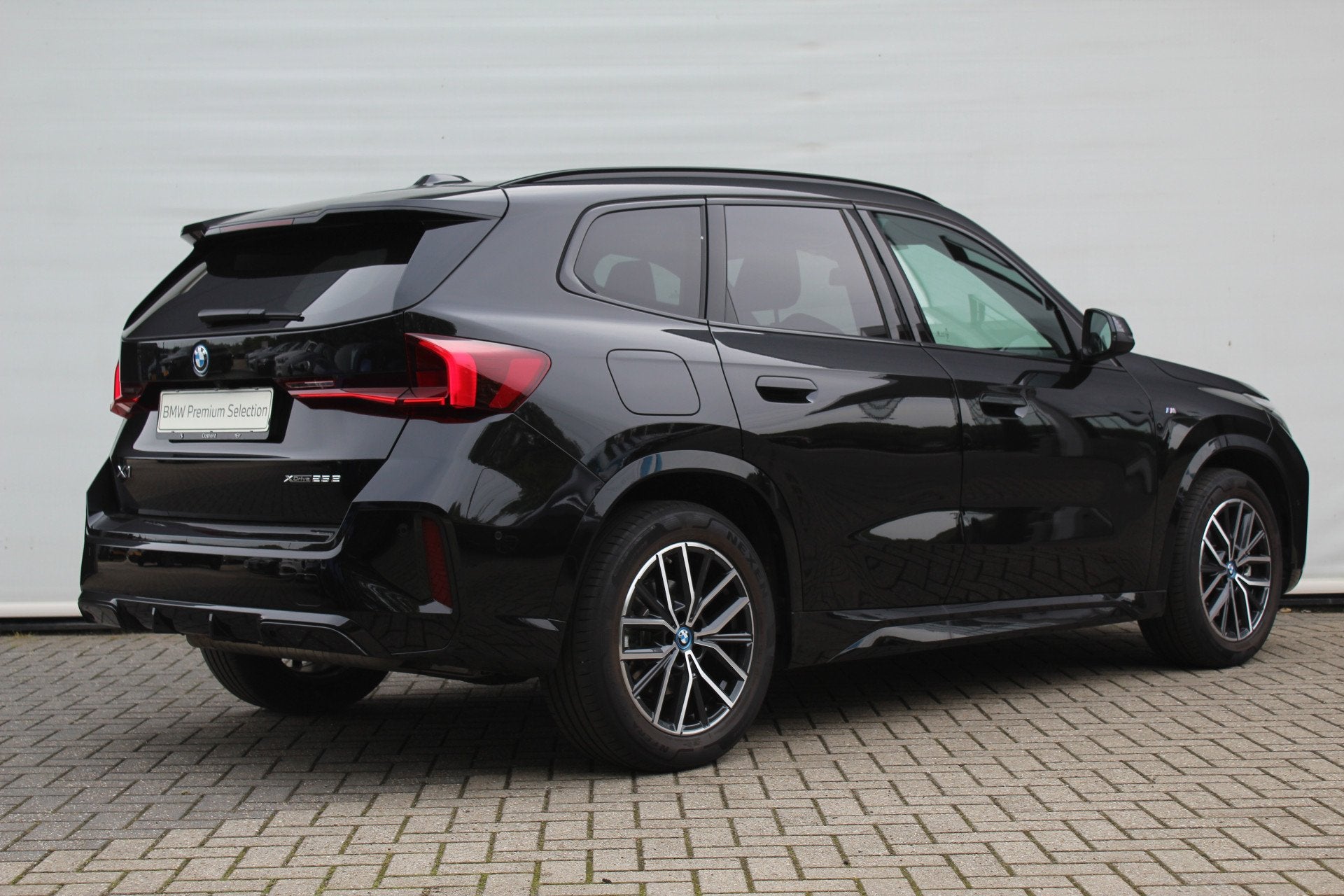 BMW X1 xDrive25e M Sport Automaat / Trekhaak / Sportstoelen, Auto's, Gebruikt, Zwart, Bedrijf, Hybride Elektrisch/Benzine