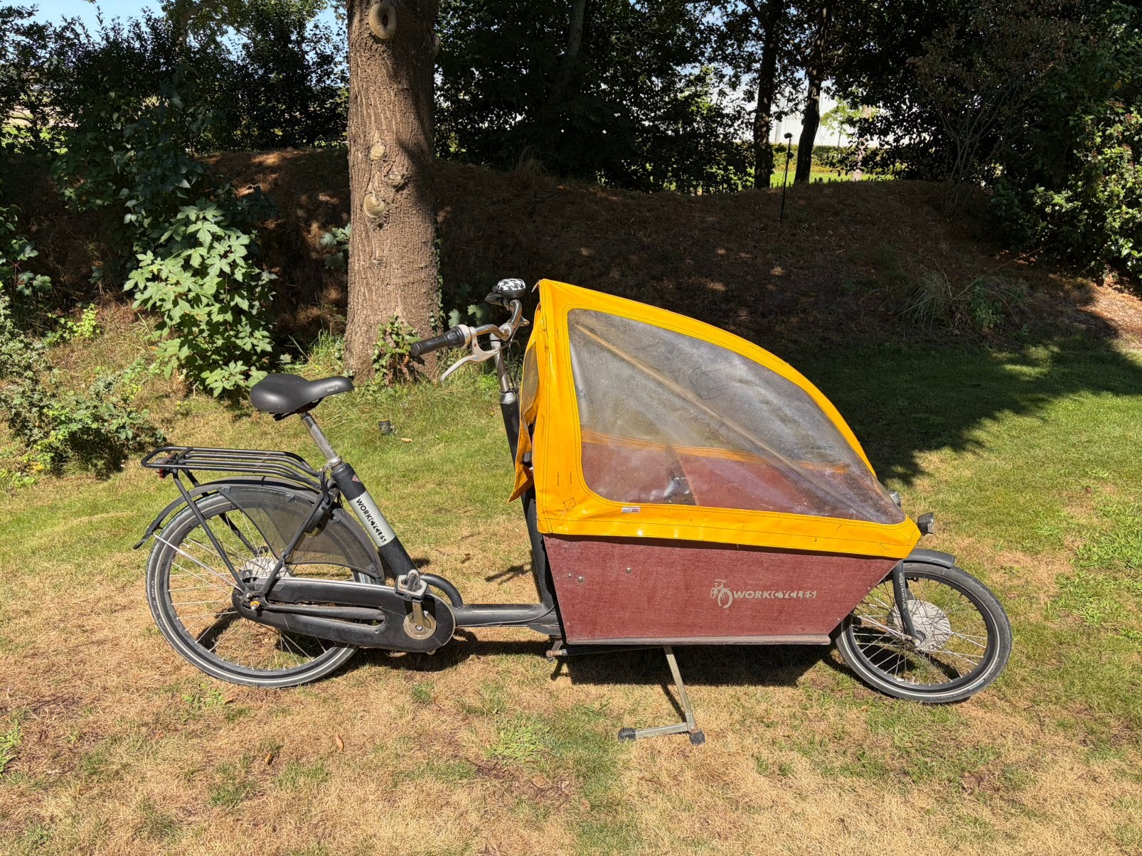 Bakfiets met regenhoes, Fietsen en Brommers, Fietsen | Bakfietsen, Gebruikt, Huif, 3 kinderen, Trommelrem