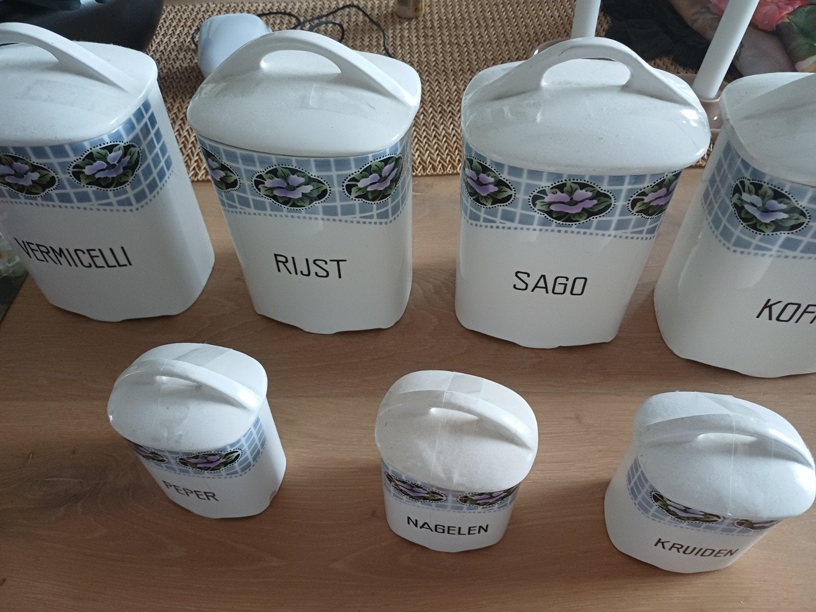 Mooie antieke voorraad potten, Ophalen