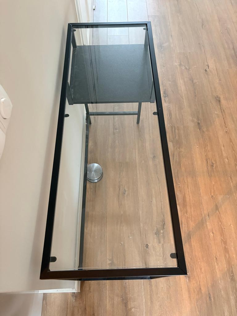 Modern glazen tafel met zwart metalen frame, Ophalen, Zo goed als nieuw, Rechthoekig, Minder dan 100 cm