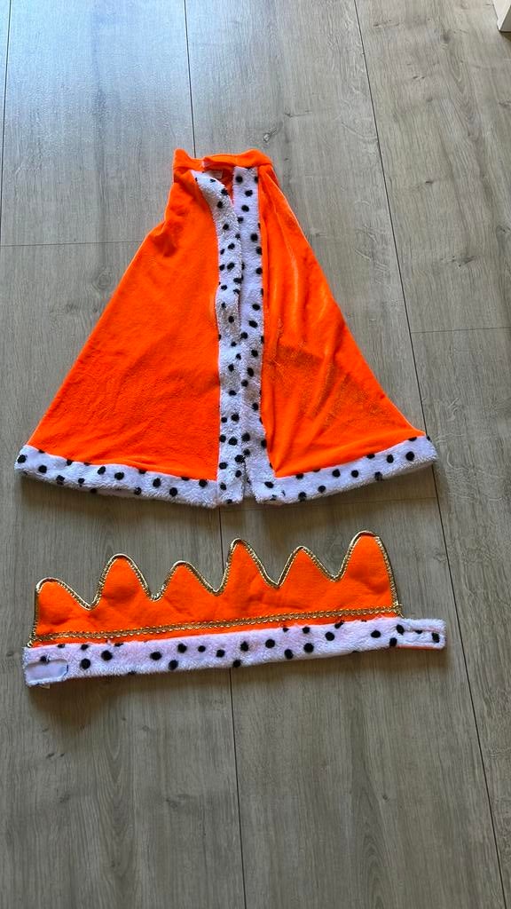 Oranje cape met kroontje, Ophalen of Verzenden, Zo goed als nieuw, 122 t/m 128, Jongen of Meisje