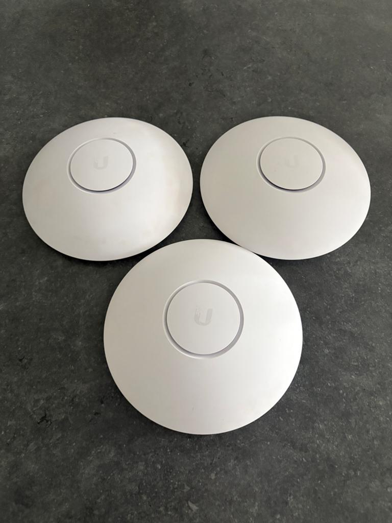 Ubiquiti accespoints 3 stuks Unifi, Ophalen, Zo goed als nieuw