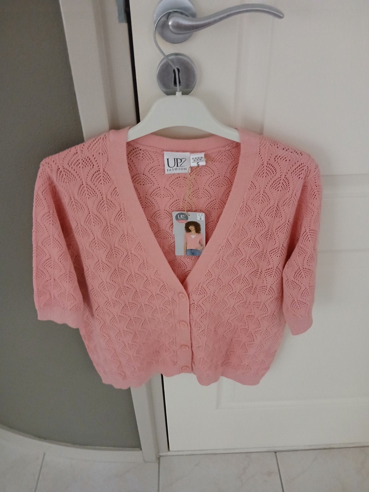 Roze gebreid vestje met korte mouwen - UP Fashion, Kleding | Dames, UP Fashion, Nieuw, Ophalen of Verzenden, Roze