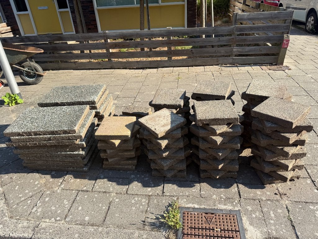 Gratis tegels af te halen, Tuin en Terras, Ophalen, Gebruikt, Beton, Terrastegels