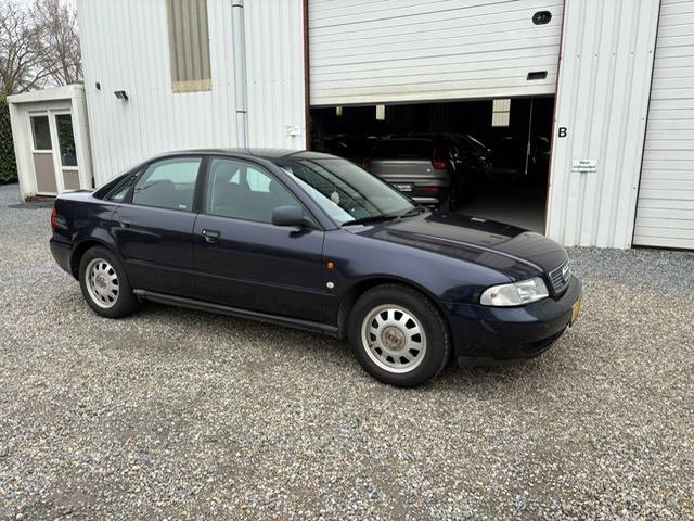 Audi A4 Limousine 1.8 5V Turbo quattro, 1300 kg, Gebruikt, 4 cilinders, Blauw
