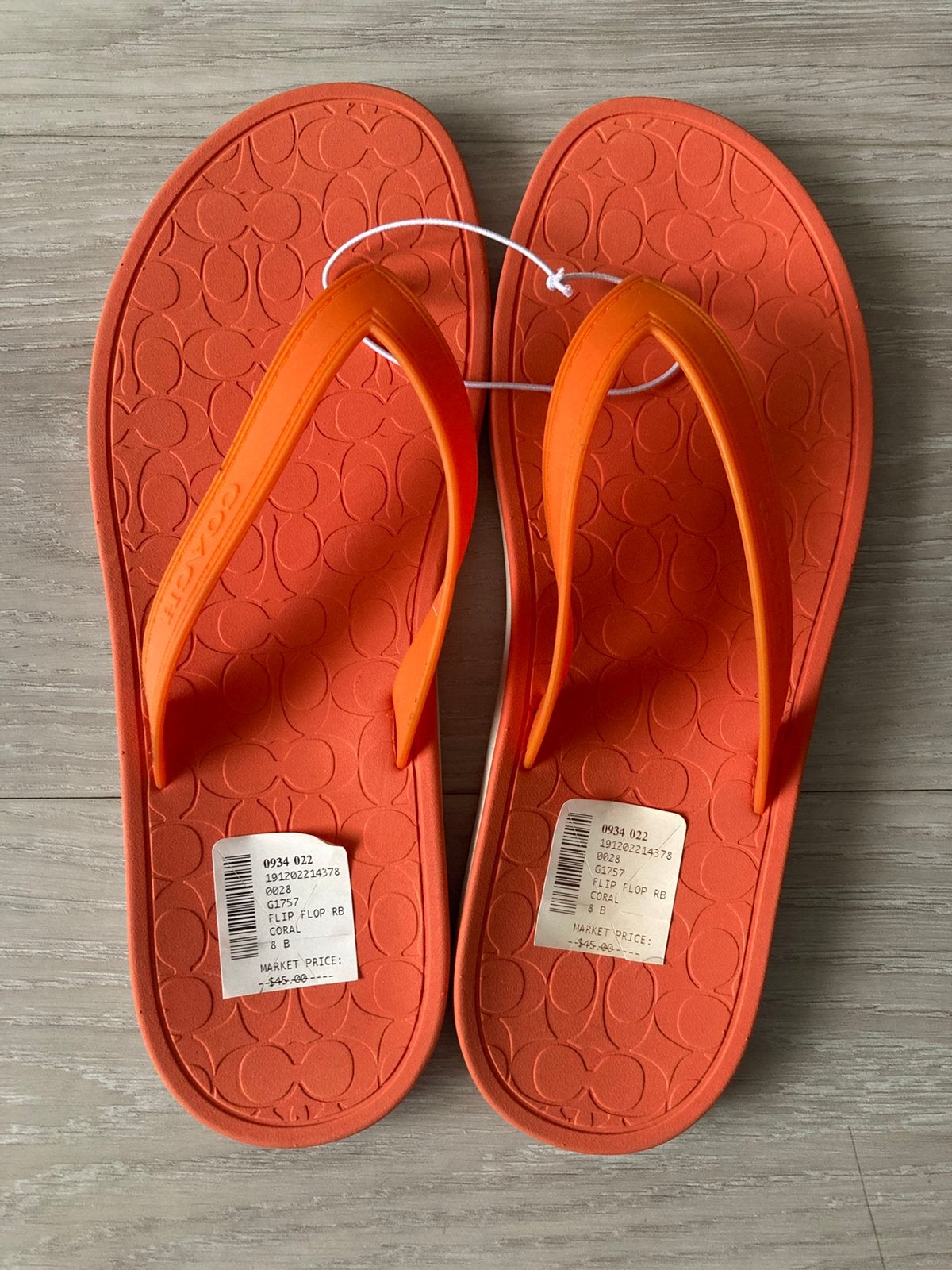 Nieuwe teenslippers van COACH. Mt 8B / 38,5-39, Kleding | Dames, Slippers, Nieuw, Oranje, Ophalen of Verzenden