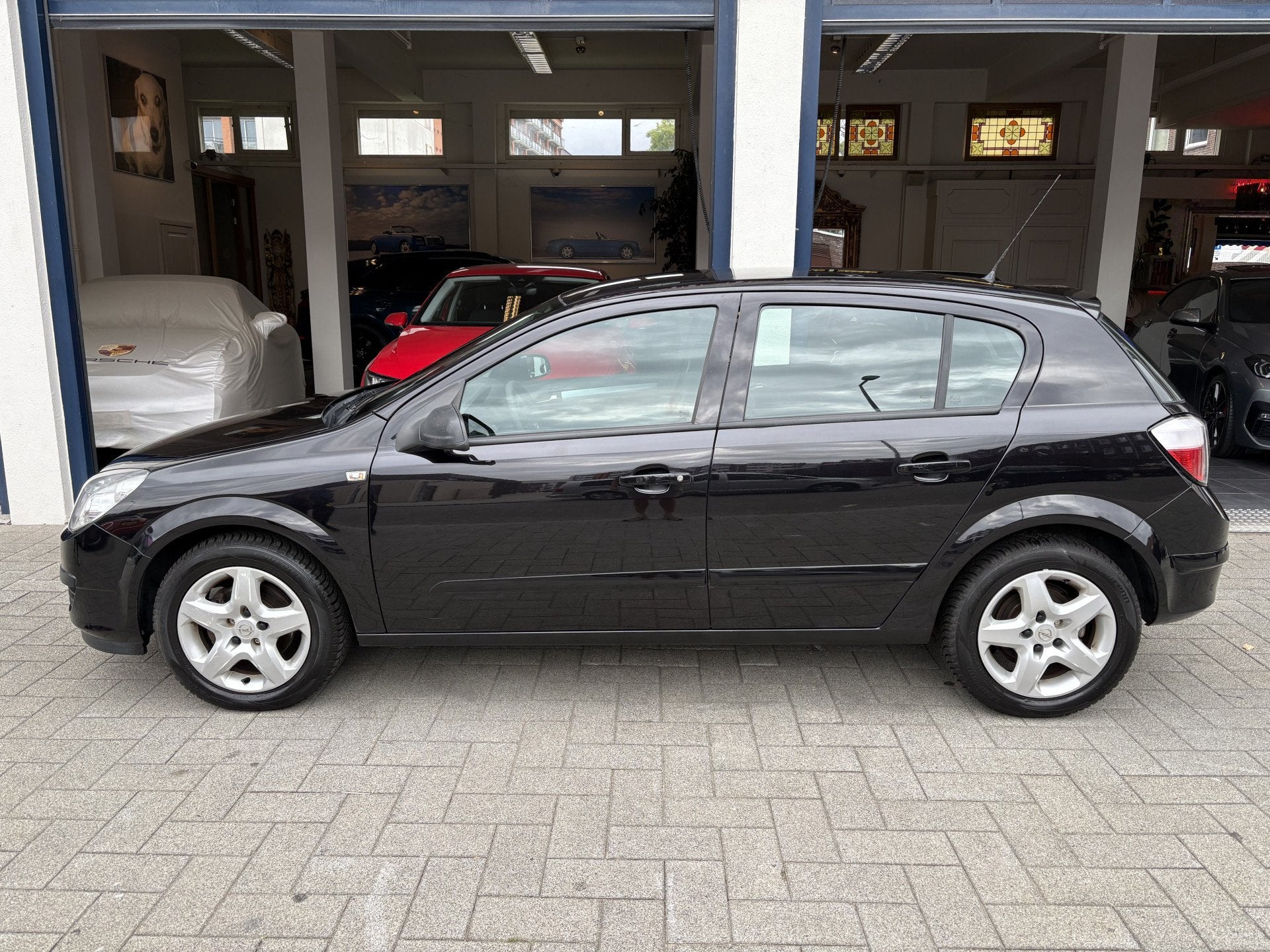 Opel Astra 1.8 Temptation AIRCO/DEALER OND/NW APK 11-2027/NA, Auto's, Voorwielaandrijving, Gebruikt, 1796 cc, Zwart