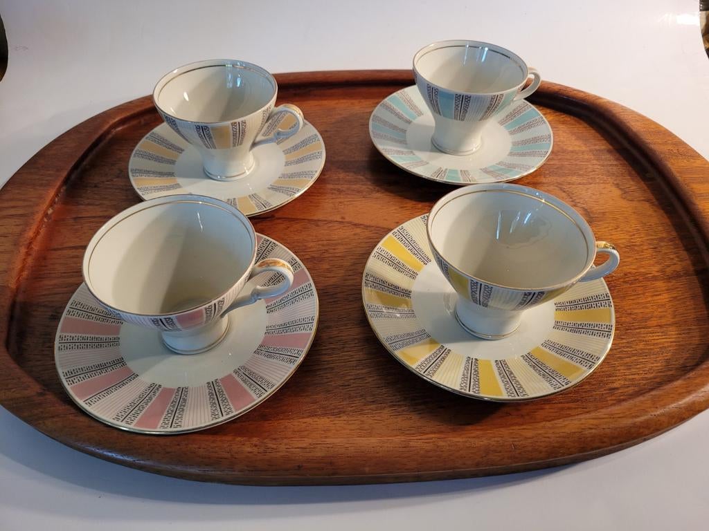 set van 4 kop en schotels porselein pastel kleuren kopjes 50, Antiek en Kunst, Antiek | Porselein, Ophalen of Verzenden
