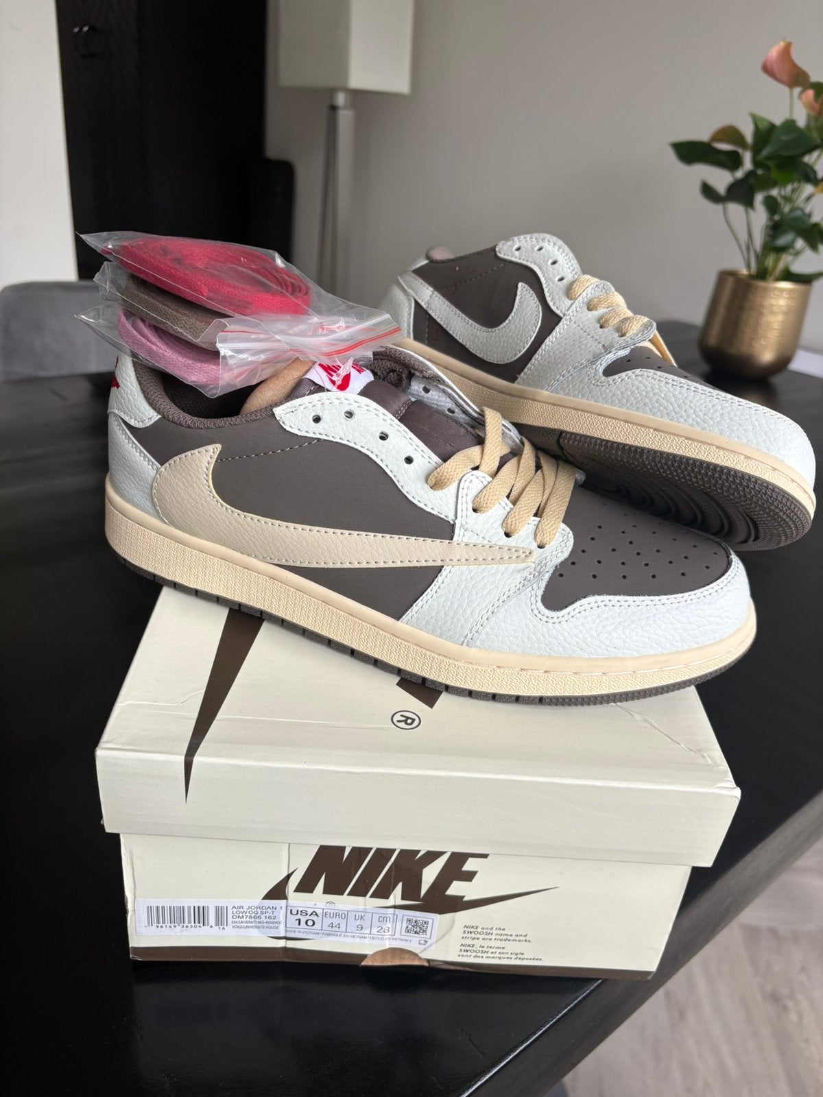 Nike Air Jordan 1 low Travis Scott nieuw 44, Verzenden, Wit, Nieuw, Sneakers of Gympen