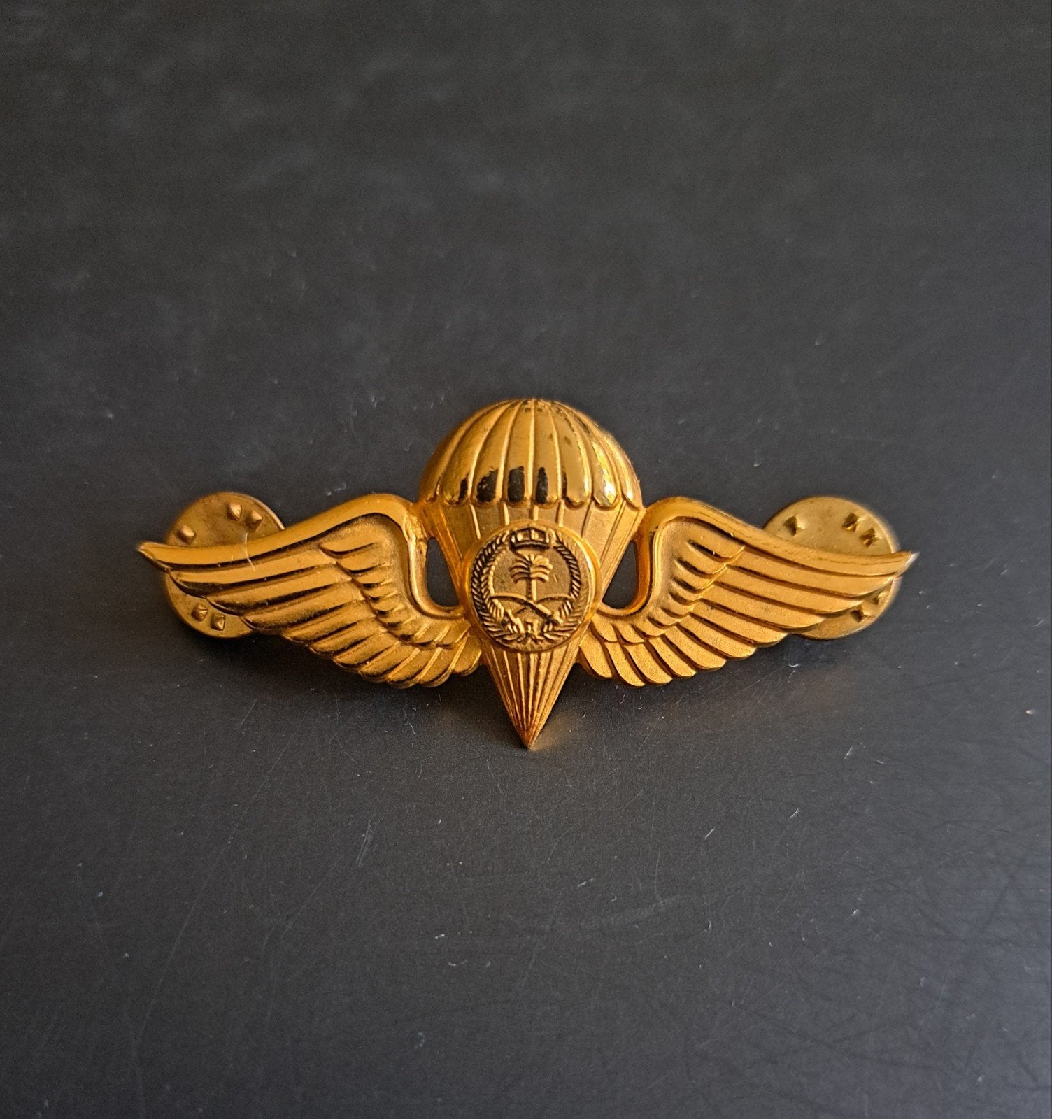 Parawing Saudi-Arabië voor DT, embleem, Verzamelen, Ophalen of Verzenden, Landmacht, Overige gebieden, Embleem of Badge