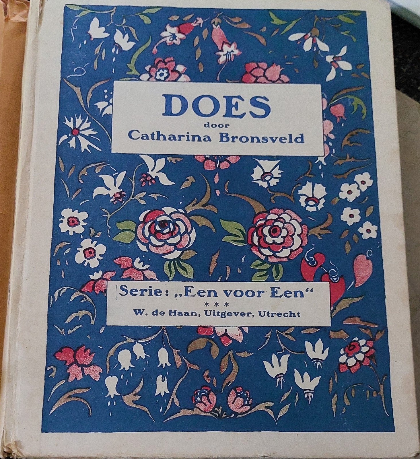 Het antieke boek: Does, jeugdherinneringen van een hond., Ophalen of Verzenden